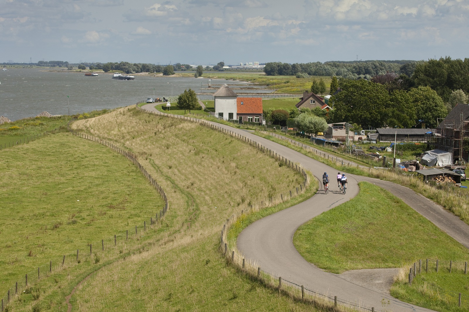 De eerste dijken Verhaal Tussen Maas en Waal